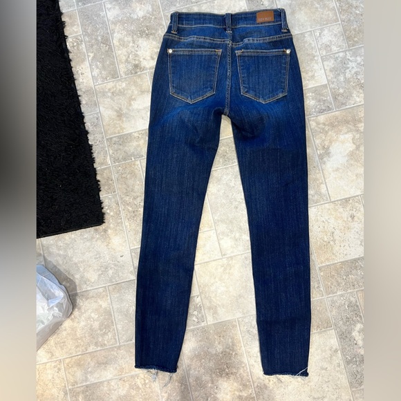Women’s Judy Blue 0/24 skinny fit jeans like new distressed - Picture 2 of 9